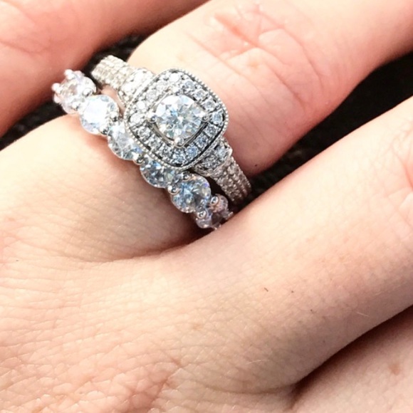 Vera Wang Jewelry - Vera wang engagement ring 💕